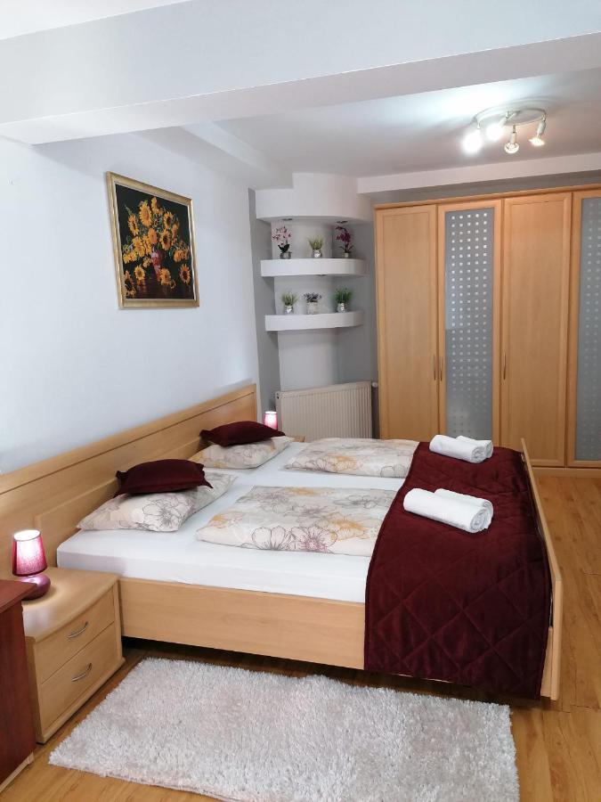 Pensiunea Ca La Mama Acasa Resita Bagian luar foto