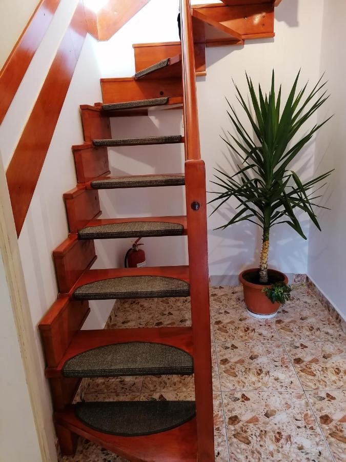 Pensiunea Ca La Mama Acasa Resita Ruang foto