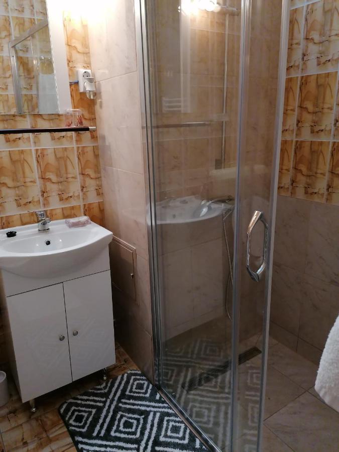 Pensiunea Ca La Mama Acasa Resita Ruang foto