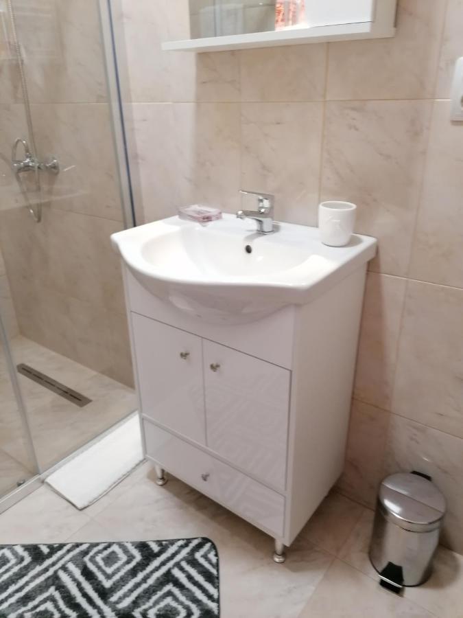 Pensiunea Ca La Mama Acasa Resita Bagian luar foto